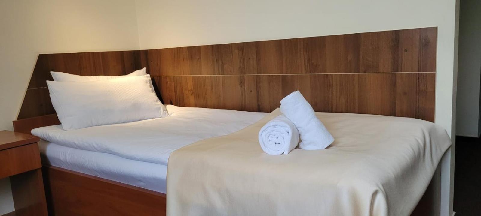 Hotel Tirest Grebiszew ภายนอก รูปภาพ